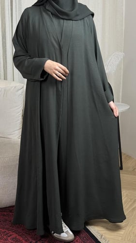 عباية بفستان داخلي زيتي كلوش