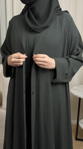 عباية بفستان داخلي زيتي كلوش