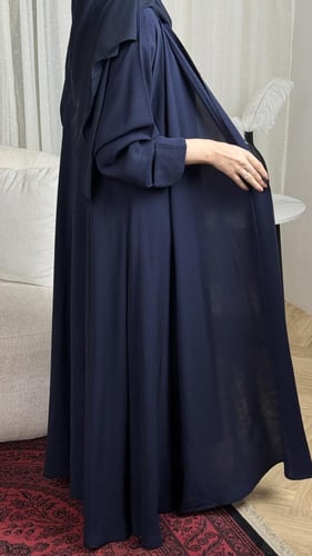 عباية بفستان داخلي كحلي كلوش