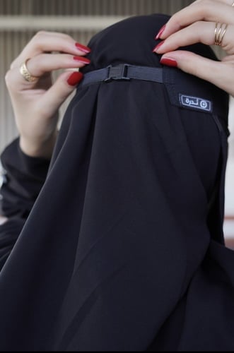 نقاب مشبك (وسط)