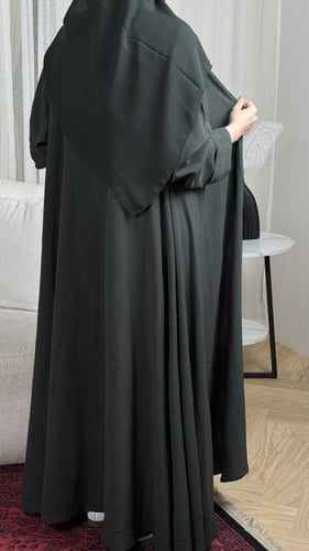 عباية بفستان داخلي زيتي كلوش