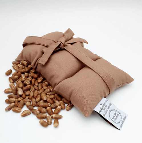 كمادة نواة التمر لون بني حجم كبير جدا