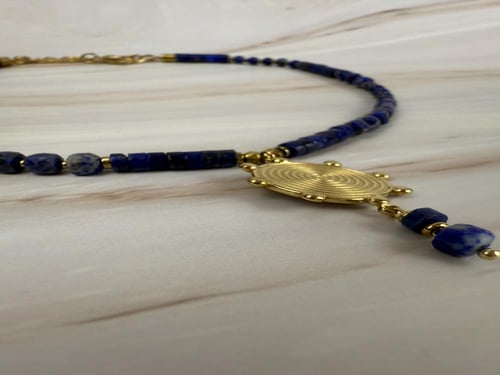 عقد حجر لابيس لازولي ذهبي ٢
