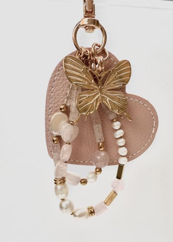 تعليقة شنطة قلب لؤلؤ وروز كوارتز