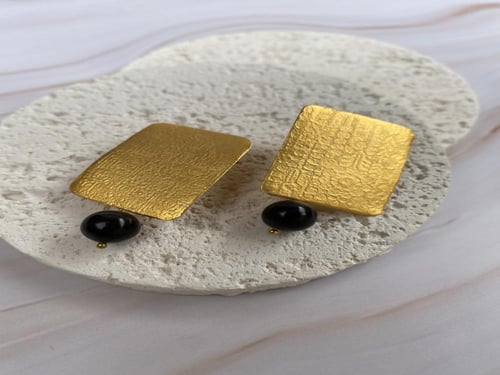 حلق اونكس ونحاس