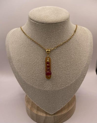 تعليقة ياقوت طبيعي