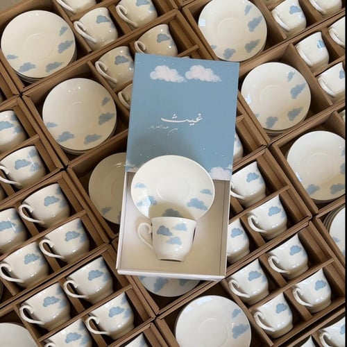 كوب قهوة مع طباعة