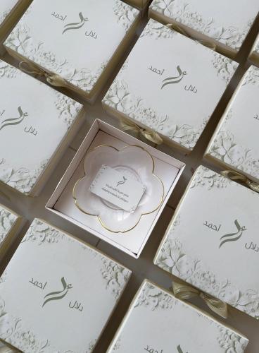 تحفه انيقه داخل بوكس بغطاء كامل