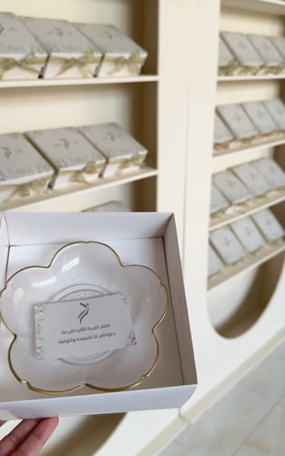 تحفه انيقه داخل بوكس بغطاء كامل