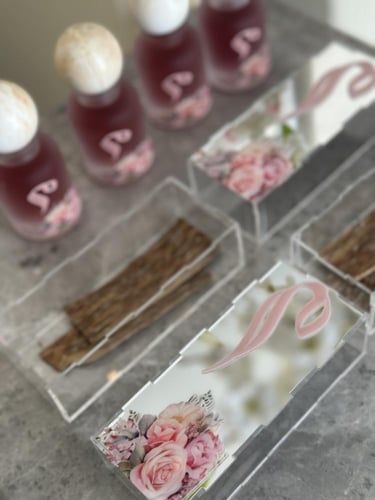 علبة توزيعات بغطاء مرايا وتصميم