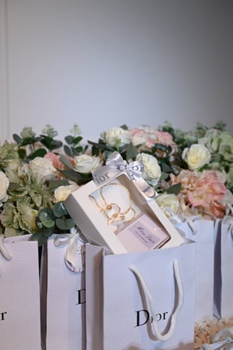 حجر عطري مع عطر ديور