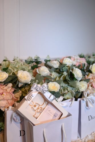 حجر عطري مع عطر ديور