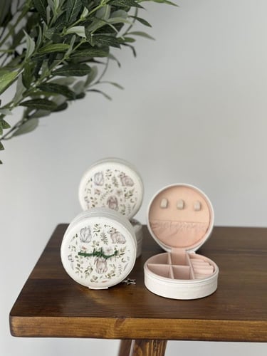 شنطة جلديه مع طباعة