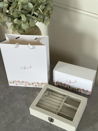 علبة مخمل مع كيس لحفظ المجوهرات