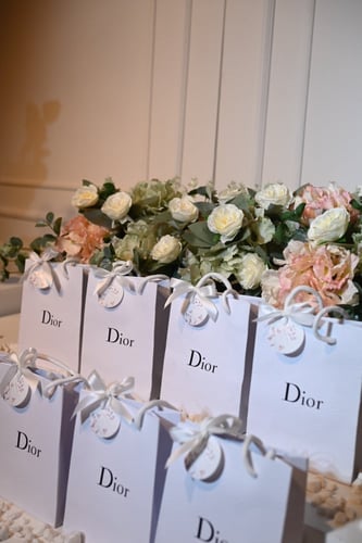 حجر عطري مع عطر ديور