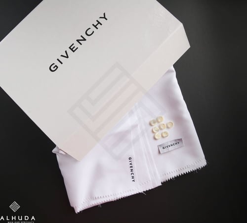 قماش جيفنشي ابيض