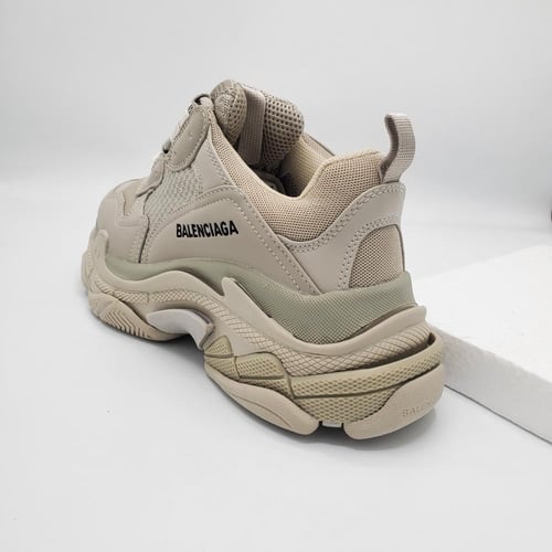 بلنسياقا-Balenciaga