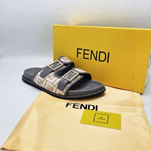 صنادل FENDI