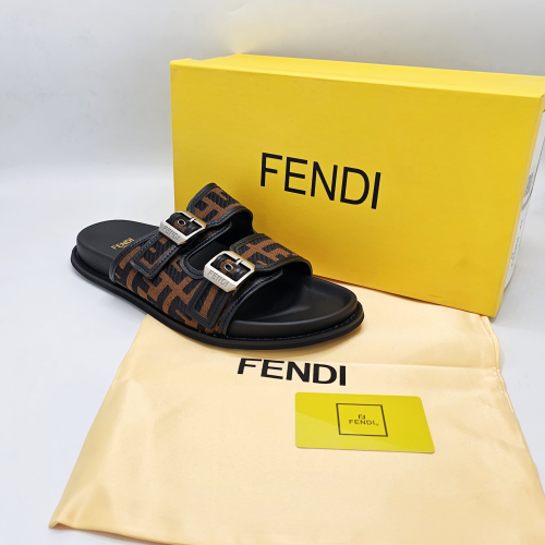 صنادل FENDI