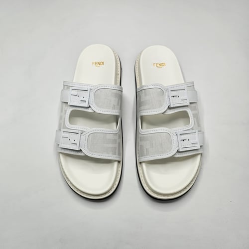 صنادل FENDI