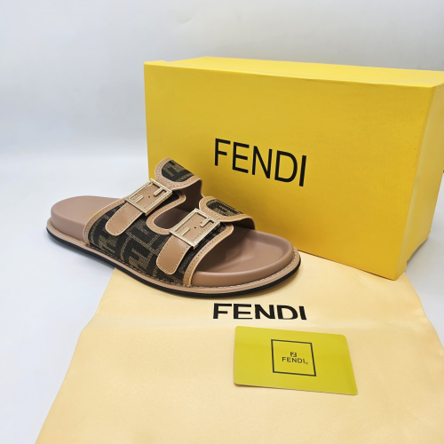 صنادل FENDI