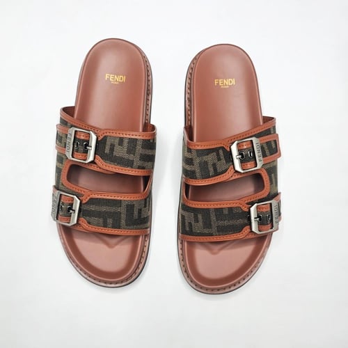 صنادل FENDI