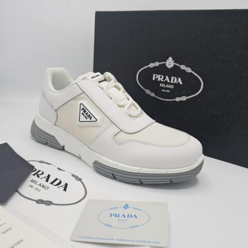 كاجوال PRADA