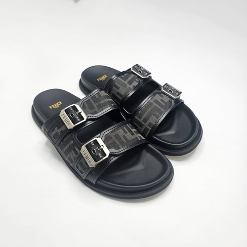 صنادل FENDI