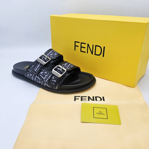 صنادل FENDI