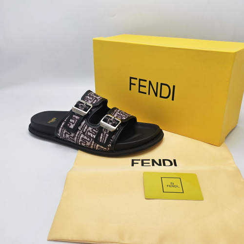 صنادل FENDI