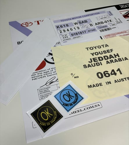 بكج استكرات هايلوكس 2016-2024 وسط بصورة