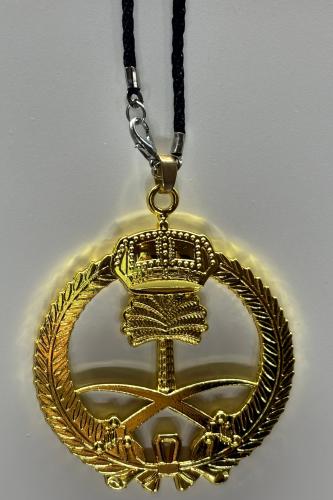 تعليقة سيفين ونخلة بإطار ذهبي