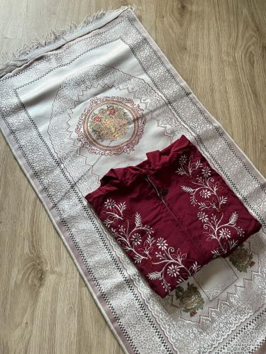 طقم اطفال أحمر