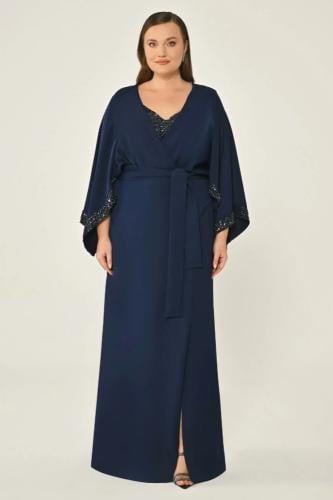 Long dress with sleeves and a long shawl of fabric...