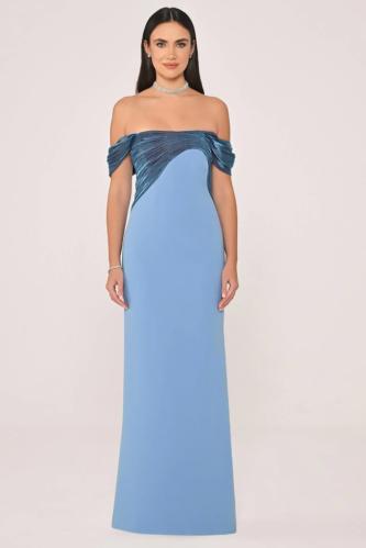 A long dress made of crepe with a satin collar and exposed shoulders