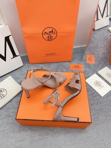 ايرميز كعب عالي بني