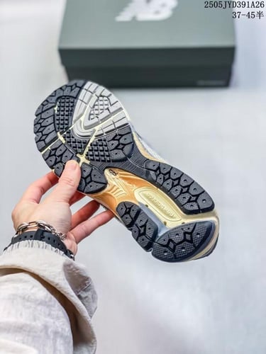 نيو بالانس 1906 رمادي ترند