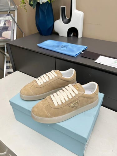 سنيكرز برادا اوف وايت مخمل