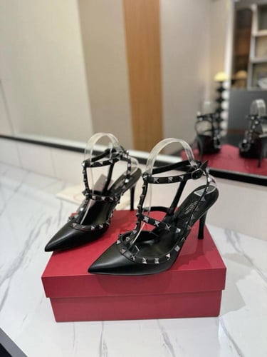 كعب فالنتينو اسود فاخر