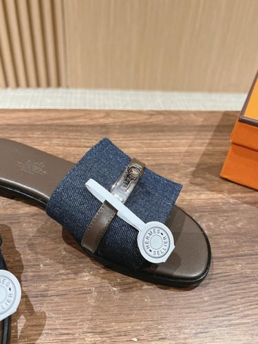 ايرميز صندل اسود ترند