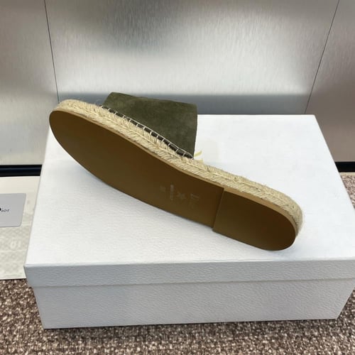 ديور صندل اخضر