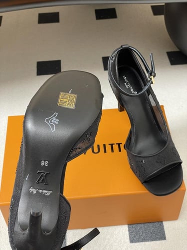 لويس فيتون كعب عالي أسود فاخر