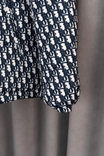 جاكيت ديور بتصميم عصري