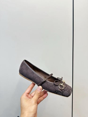 حذاء باليرينا قوتشي بني