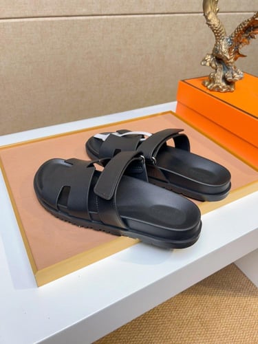 ايرميز صندل اسود كلاسيك