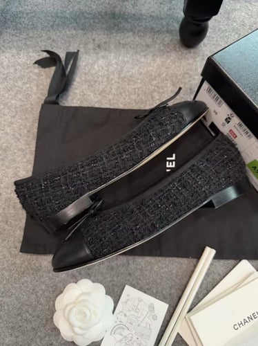 فلات شانيل أسود كلاسيك