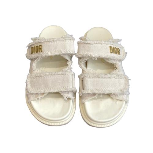 ديور صندل ابيض عصري