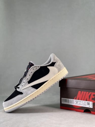 نايكي ترافيس سكوت رمادي اسود اير جوردن 1