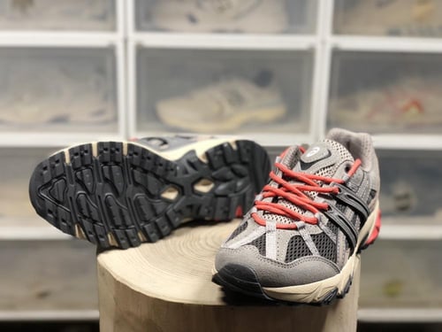 سنيكر ايسز رمادي