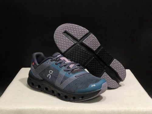 اون رانينق كلاود جو